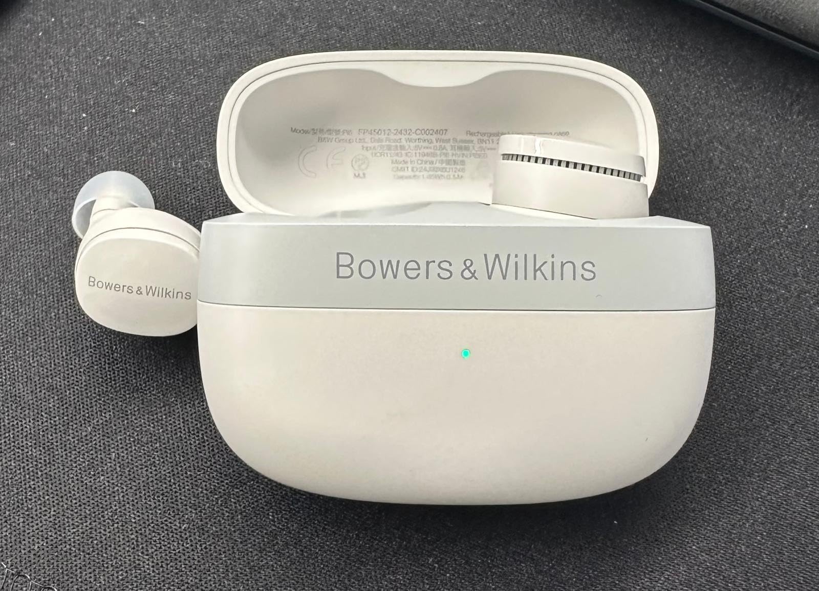 Bowers & Wilkins Pi6 True-Wireless-Kopfhörer Schwarz mit ANC